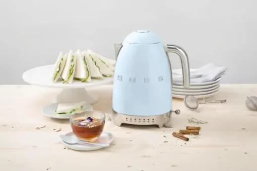 Smeg Vaaleansininen Vedenkeitin Lampotilansaadolla Klf04Pbeu